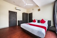 OYO Hotel White Lily