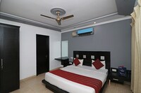 OYO Hotel Cybercity Rooms & Suites Near Aravali Biodiversity Park