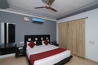 OYO Hotel Cybercity Rooms & Suites Near Aravali Biodiversity Park