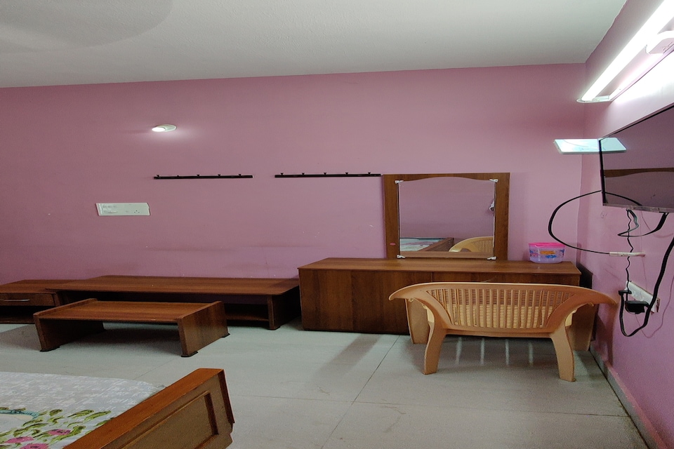 OYO 83302 Poigai Lodge, Palani, Palani