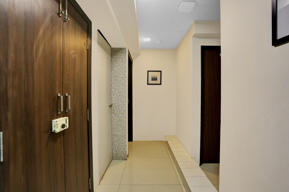 OYO Flagship 83355 Hotel Om Sai Villa, Mumbai International Airport, Mumbai