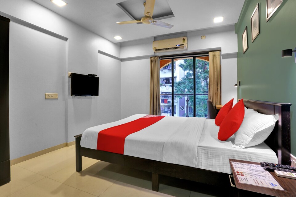 OYO Flagship 83355 Hotel Om Sai Villa, Mumbai International Airport, Mumbai