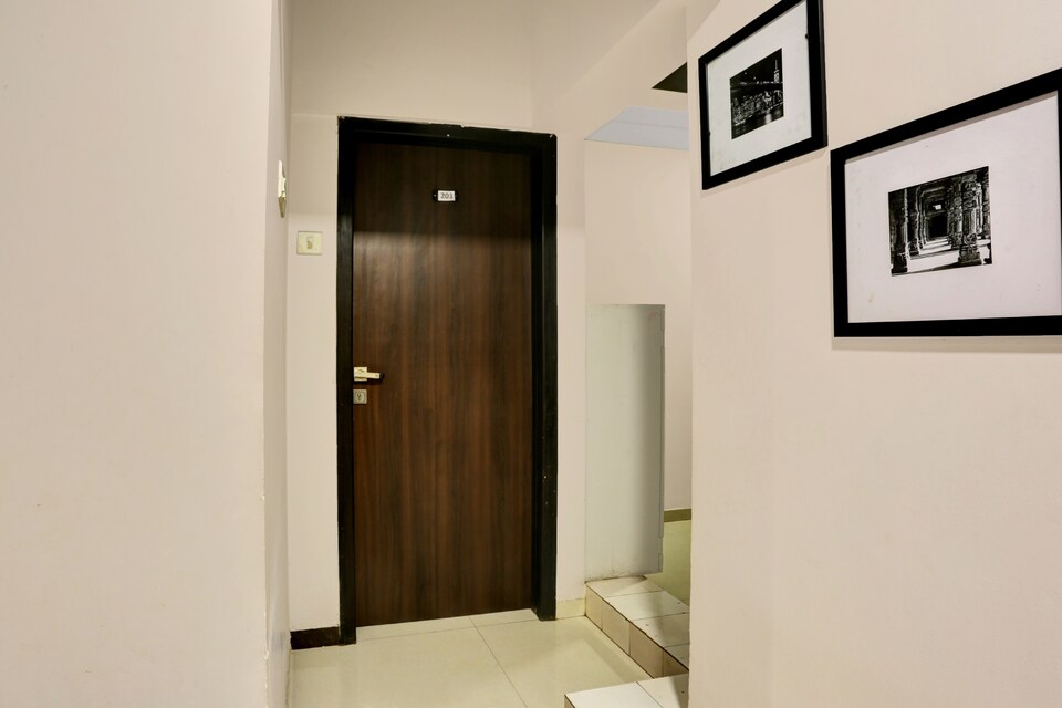 OYO Flagship 83355 Hotel Om Sai Villa, Mumbai International Airport, Mumbai