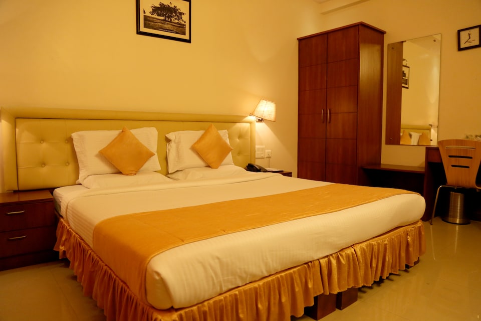 OYO 1034 Metro Plaza Hotel, Hampankatta Railway Station, Mangalore