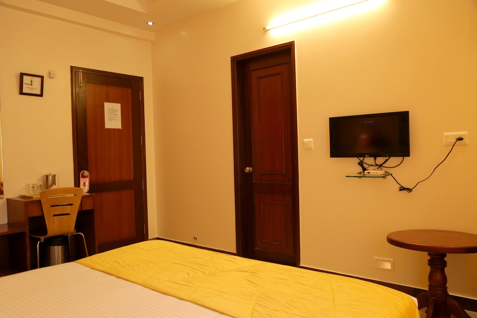 OYO 1034 Metro Plaza Hotel, Hampankatta Railway Station, Mangalore