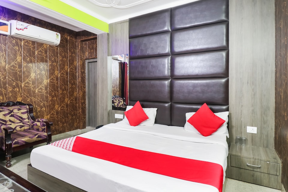 OYO 6908 Hotel Royal City, Azamgarh, Azamgarh