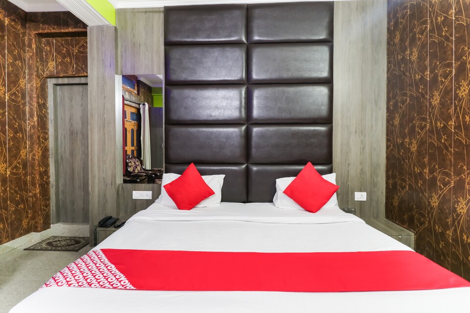 OYO 6908 Hotel Royal City, Azamgarh, Azamgarh