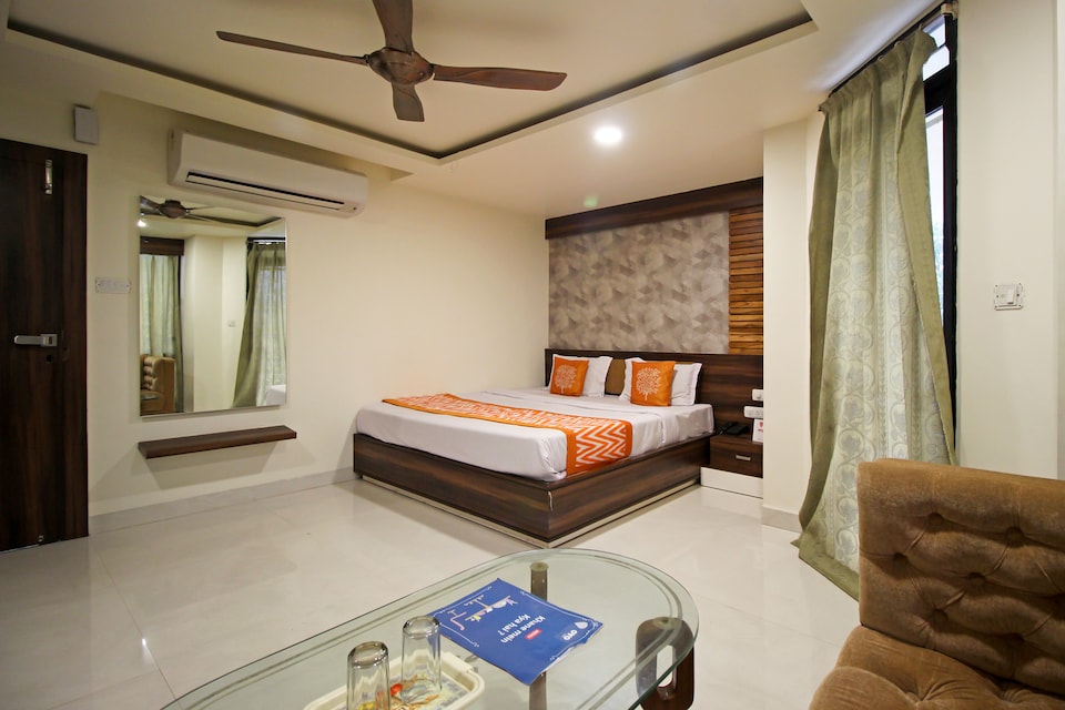 OYO 6914 Hotel Paradise, Pachmarhi, पचमढ़ी