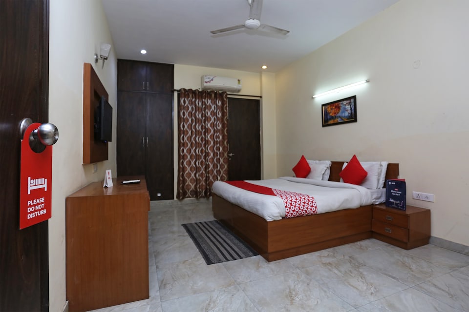 OYO The Orange Hotel Near Omaxe Celebration Mall, Medanta, Gurgaon