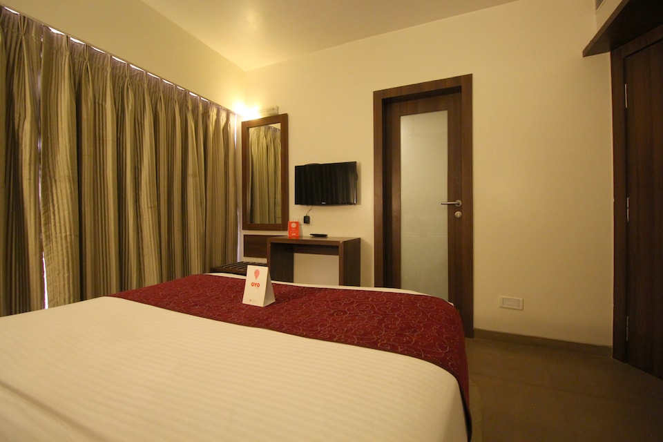 OYO 1042 Hotel Central Excellency, Surat Railway Station, Surat