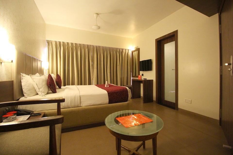 OYO 1042 Hotel Central Excellency, Surat Railway Station, Surat