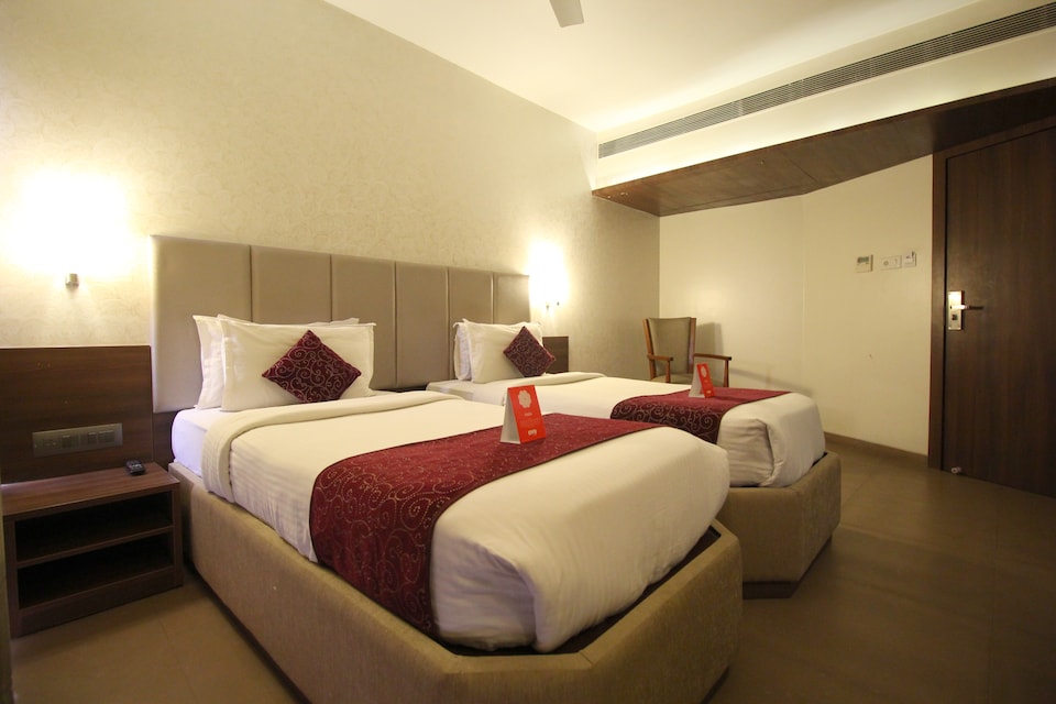 OYO 1042 Hotel Central Excellency, Surat Railway Station, Surat