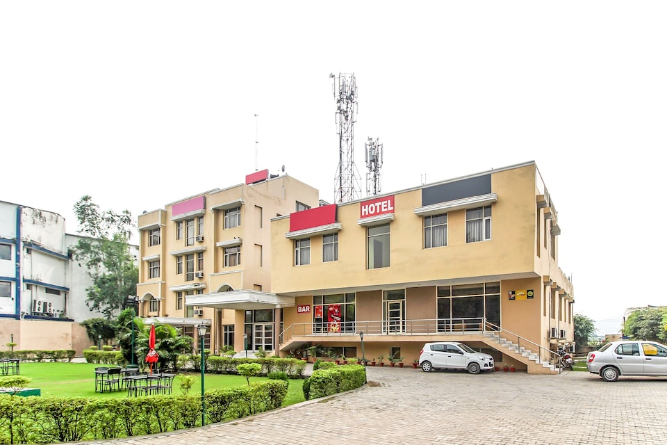 Capital O 6977 Hotel Clarks, Baddi, Baddi