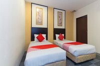 OYO 277 Hotel Shangg