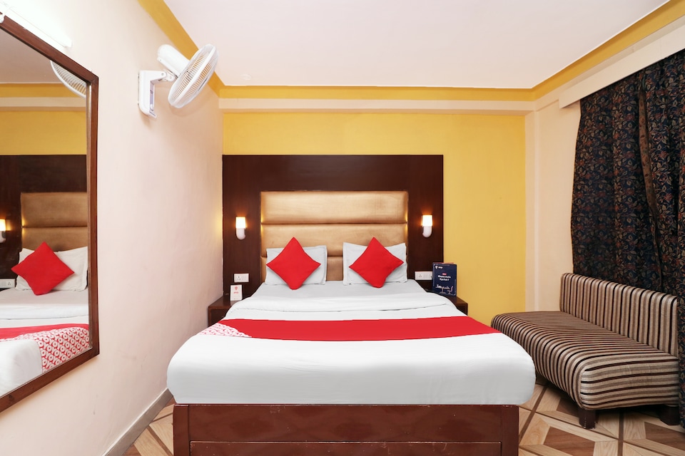 OYO 15158 Mussoorie International, Mall Road Mussoorie, Mussoorie