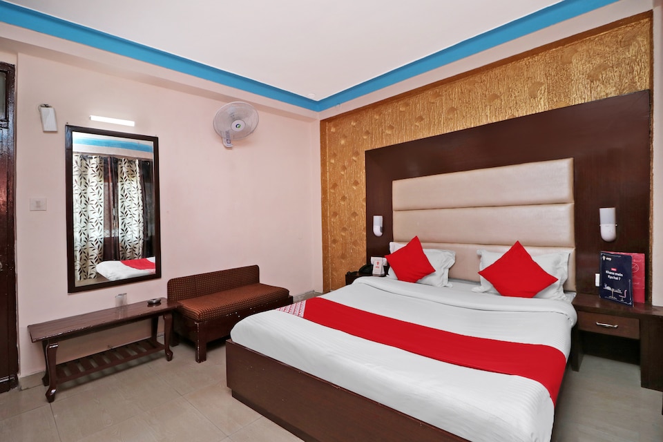 OYO 15158 Mussoorie International, Mall Road Mussoorie, Mussoorie