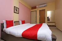 OYO Hotel Rupashi Bangla