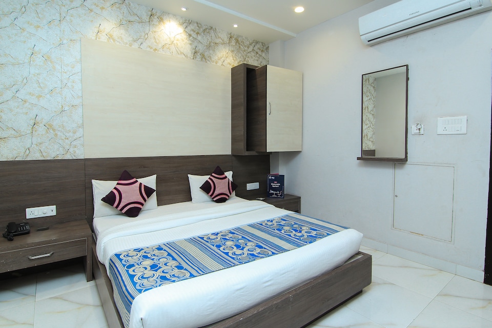 OYO 7044 Hotel Megha, Charbagh Lucknow, Lucknow