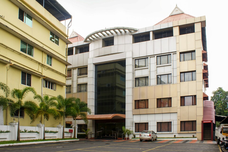 OYO 7051 Hotel Pooja Residency, Ankamaly Airport Kochi, Kochi
