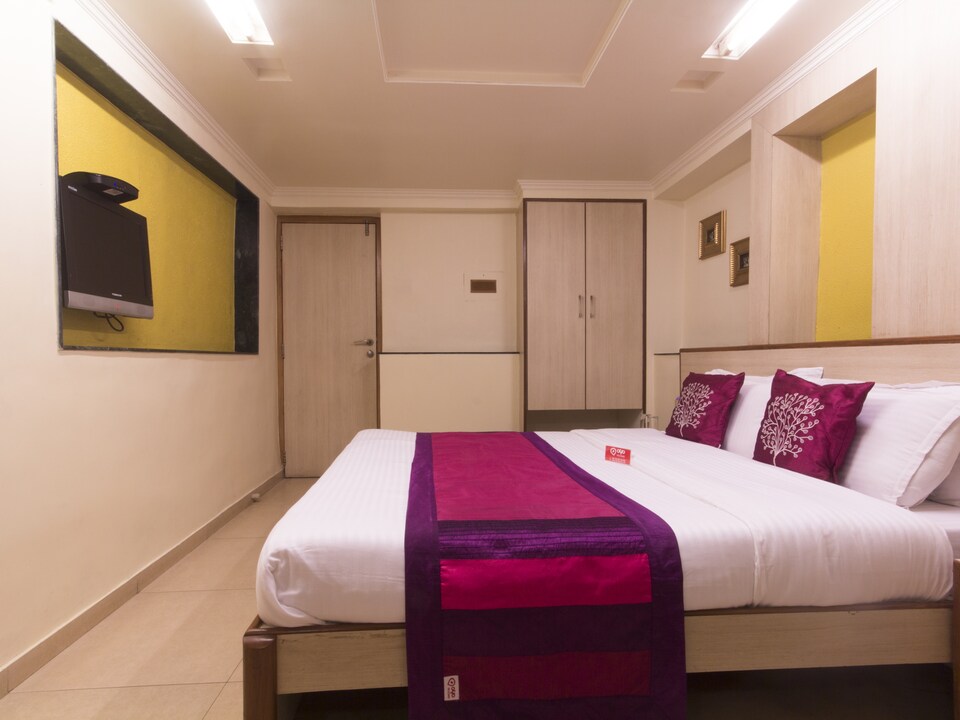 OYO Rooms 104 Juhu Beach, Juhu, Mumbai