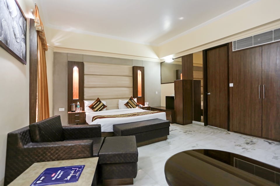 OYO 7107 The Solitaire, Rispana Pul Dehradun, Dehradun