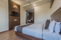 OYO Solitaire Residency