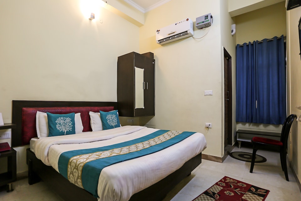 OYO 7166 Hotel Abhinandan Grand, Dehradun Railway Station, Dehradun