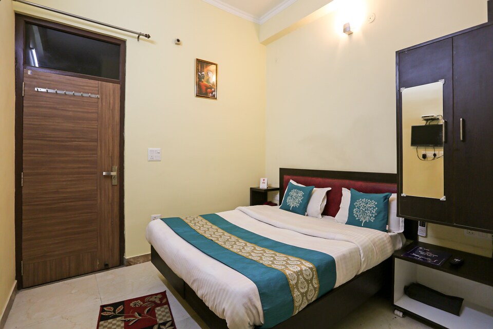 OYO 7166 Hotel Abhinandan Grand, Dehradun Railway Station, Dehradun
