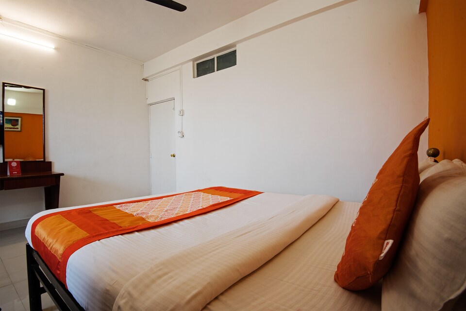 OYO Hotel Hmr Royal Inn, Swargate Pune, Pune