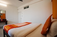 OYO Hotel Hmr Royal Inn