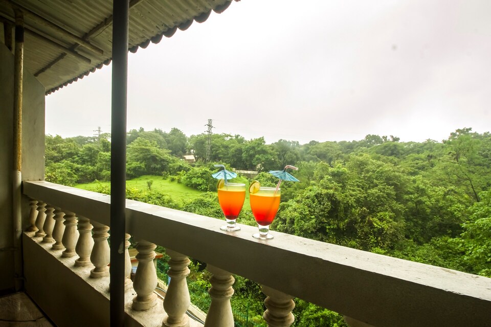 OYO Basilica Holiday Home, Old Khandala Lonavala, लोनावाला