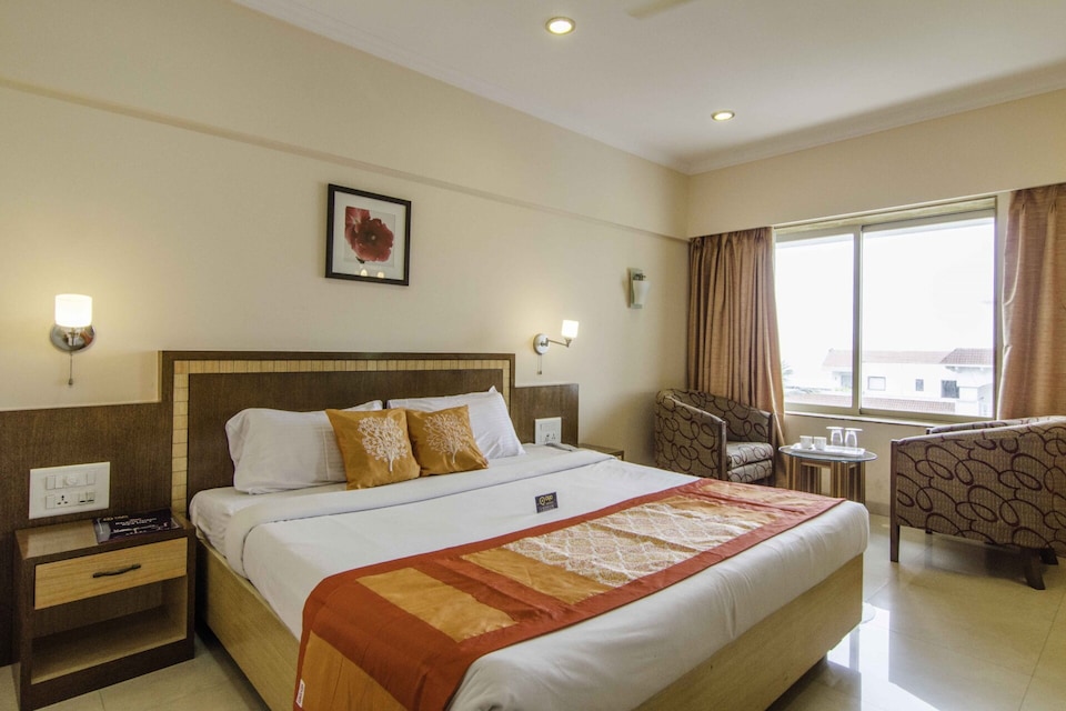 OYO 1077 Hotel Juhu Plaza, Juhu, Mumbai