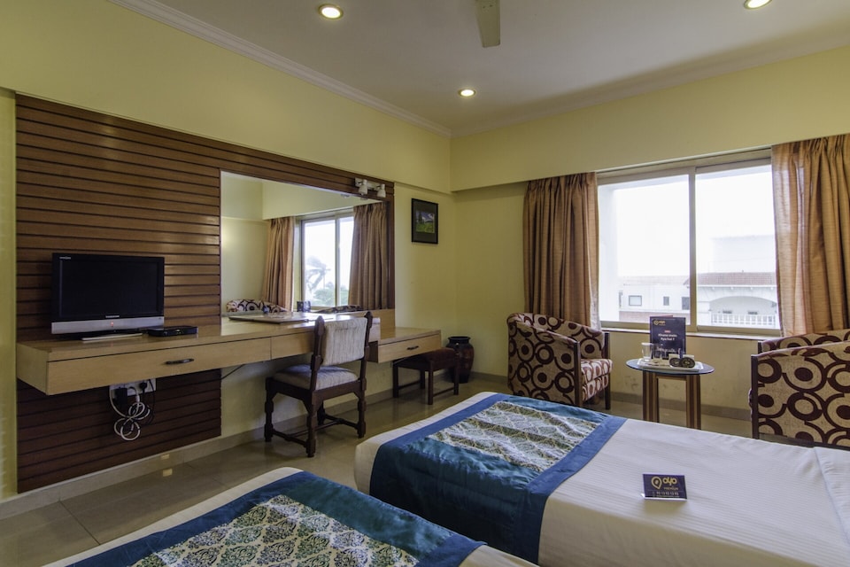 OYO 1077 Hotel Juhu Plaza, Juhu, Mumbai