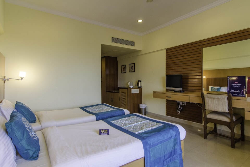 OYO 1077 Hotel Juhu Plaza, Juhu, Mumbai