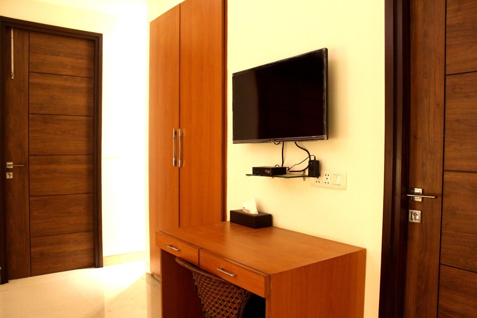 OYO Premium 055 Noida Sector 51, Noida City, Noida