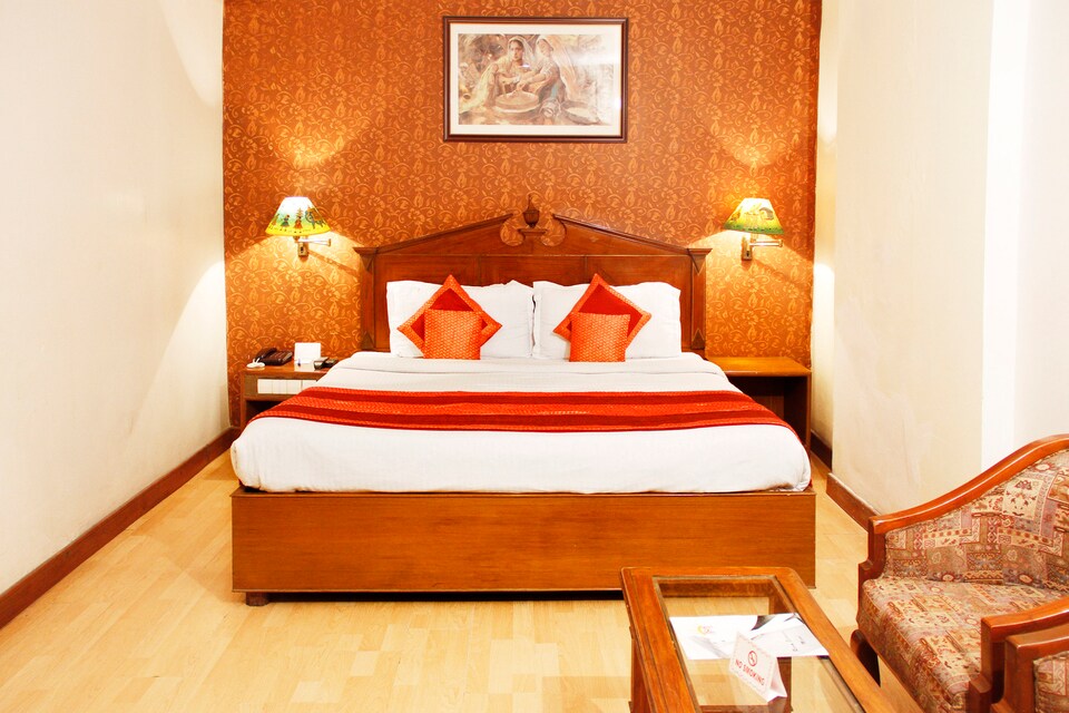 OYO Premium 198 Green Park Metro Station, AIIMS Delhi, Delhi