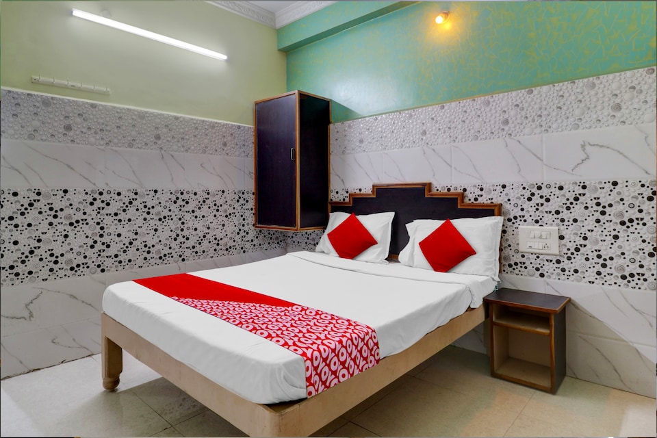OYO Flagship Aadrustam Residency, Transit Tirupati, Tirupati