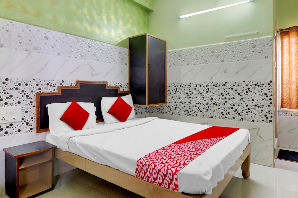 OYO Flagship Aadrustam Residency, Transit Tirupati, Tirupati