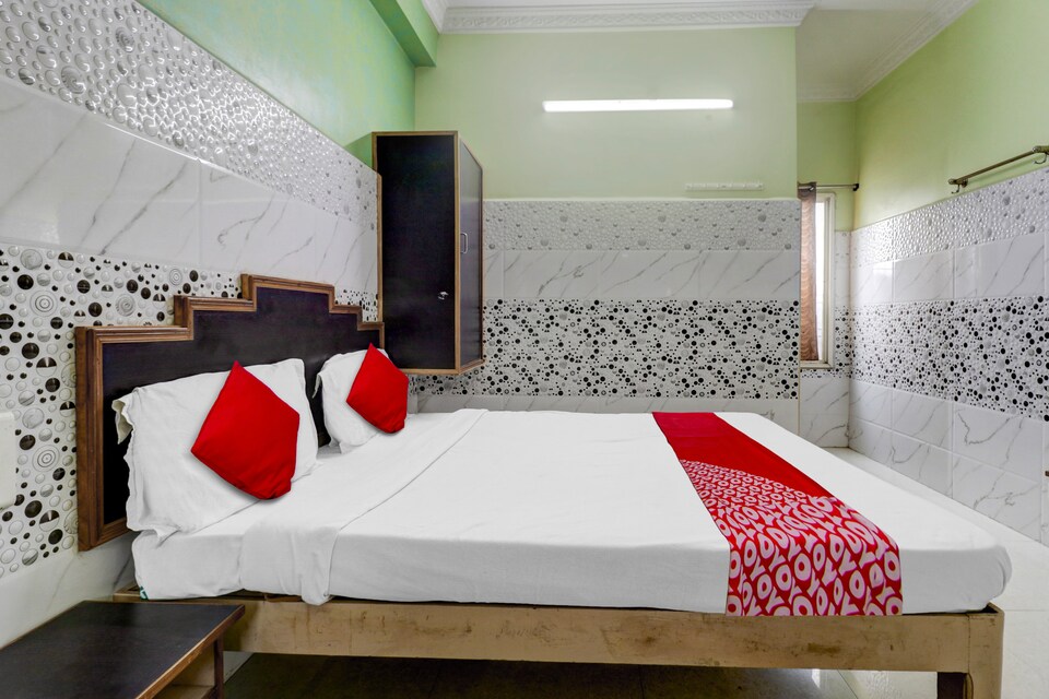 OYO Flagship Aadrustam Residency, Transit Tirupati, Tirupati