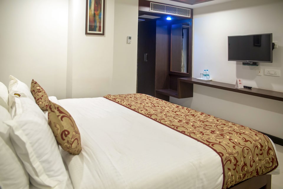 OYO 7320 The Empire Hotel, Mahanadu Extension VIjayawada, Vijayawada