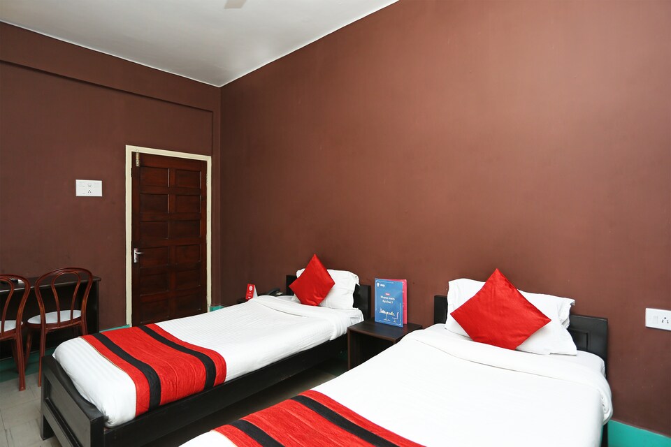 OYO Hotel Penguin Near St. Thomas's Church, Esplanade Kolkata, Kolkata