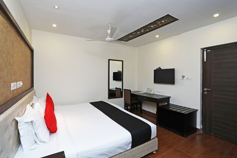 Capital O 9125 Casa Broadway, Gariahat Kolkata, Kolkata