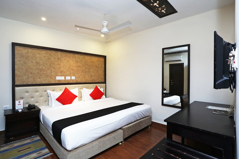 Capital O 9125 Casa Broadway, Gariahat Kolkata, Kolkata