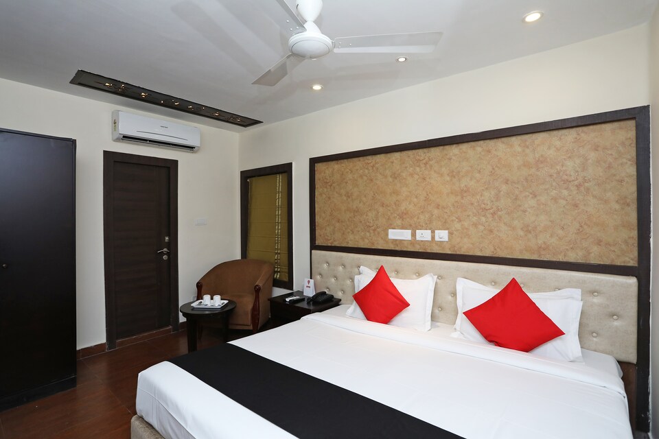 Capital O 9125 Casa Broadway, Gariahat Kolkata, Kolkata