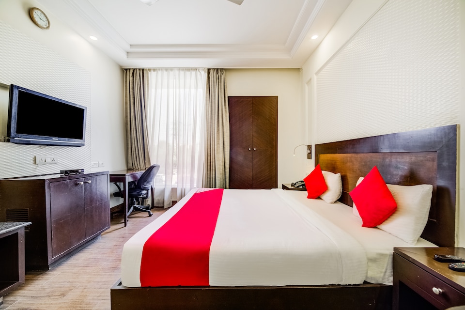 OYO 9553 Hotel Kings Plaza, Okhla Jasola Delhi, Delhi
