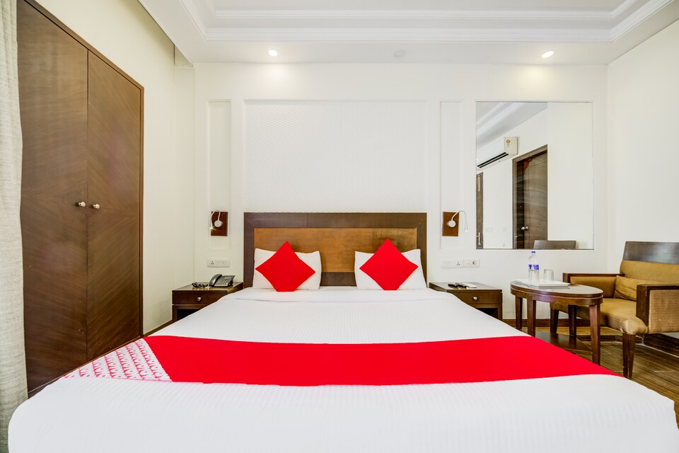 OYO 9553 Hotel Kings Plaza, Okhla Jasola Delhi, Delhi
