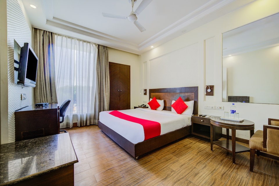 OYO 9553 Hotel Kings Plaza, Okhla Jasola Delhi, Delhi