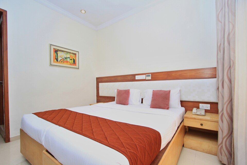 OYO 7361 Meenal Hotel, MG Road Bangalore, Bangalore