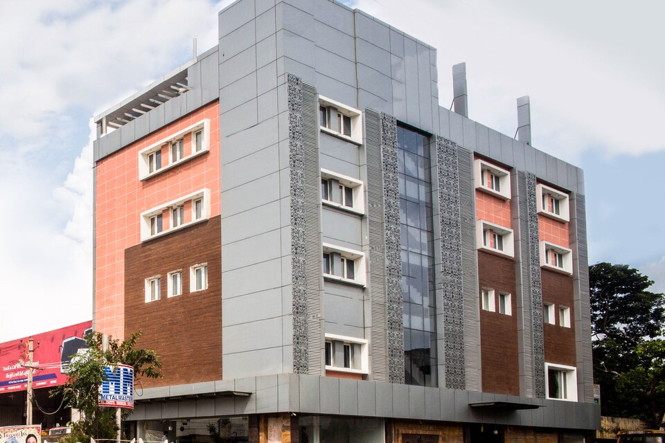 OYO 7392 Hotel Thanmayi Inn, Mahanadu Extension VIjayawada, Vijayawada