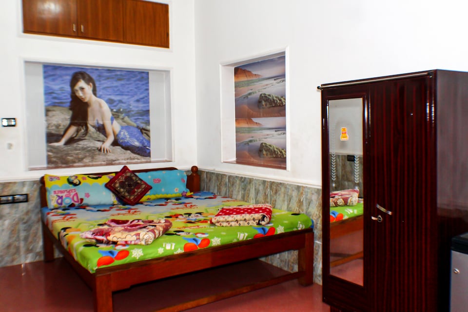 OYO 7410 StayOut near Baga Beach, Baga Goa, Goa